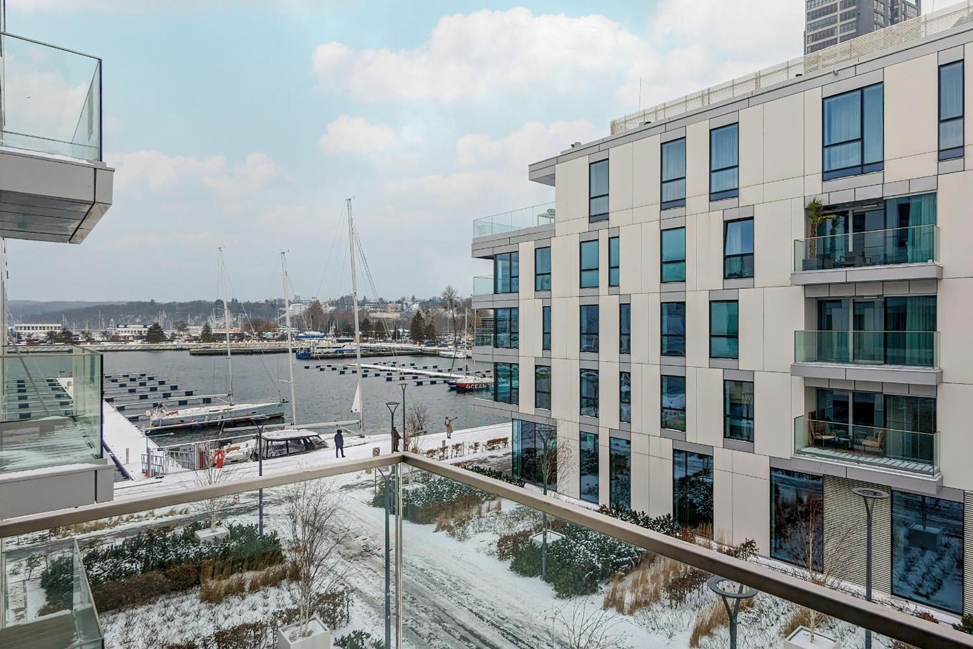 Port Marine With Sea View By Renters Apartment