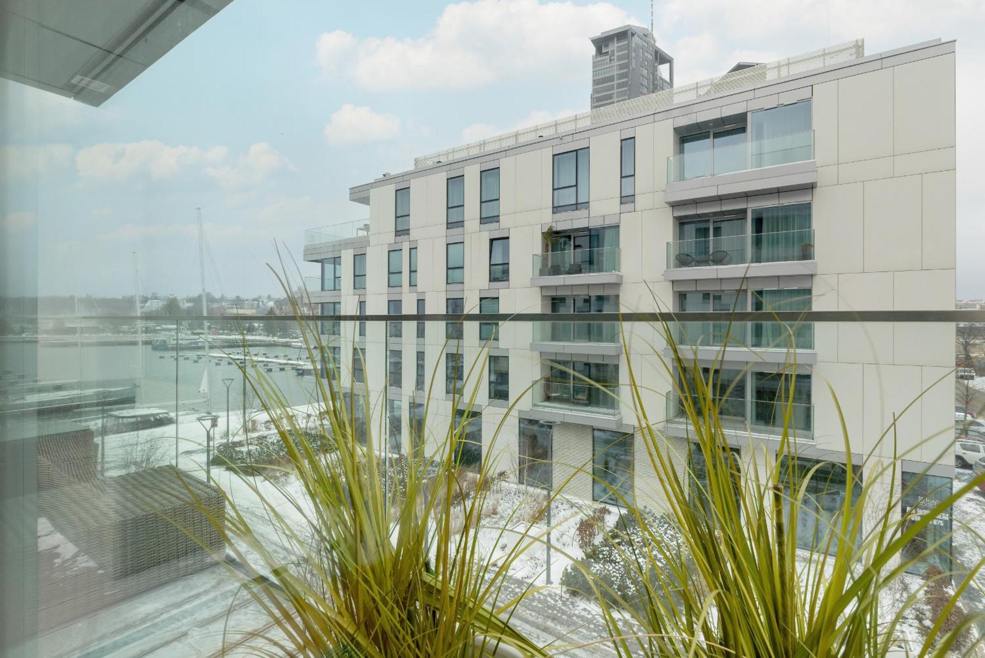 Port Marine With Sea View By Renters